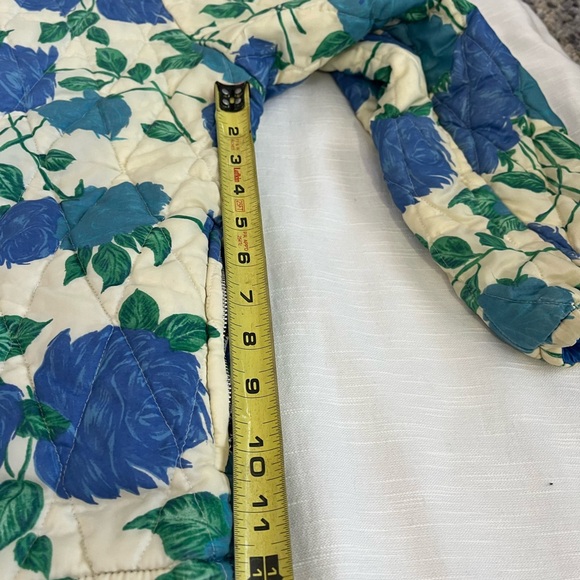 Large floral zip up jacket. This jacket is so cute! #floral - Picture 5 of 6